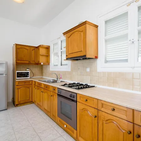 Baronnos Apartment *